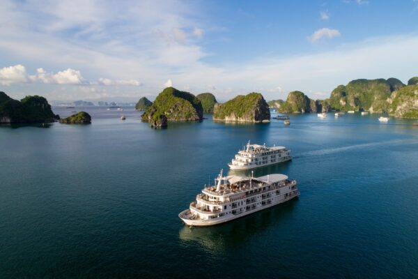 Du Thuyen Ha Long